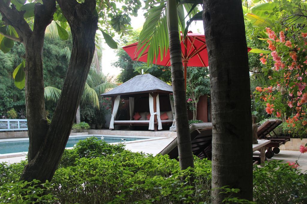 Villa Varuna Legian Zewnętrze zdjęcie